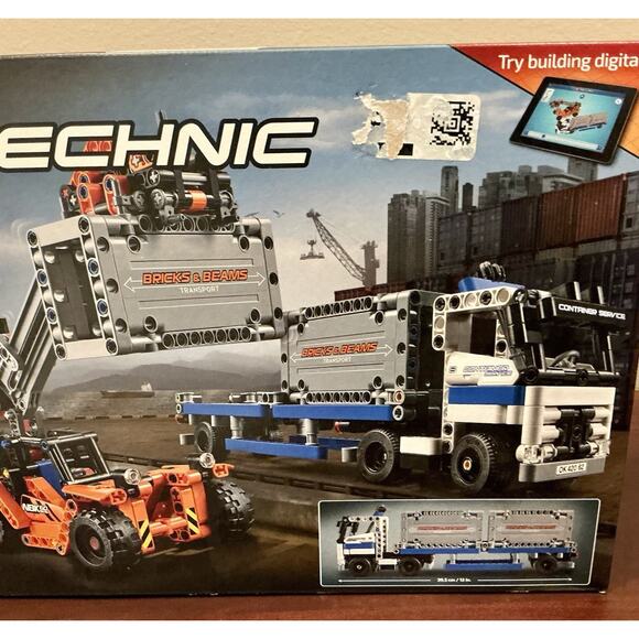 🔴SOLDLEGO TECHNIC: Container Yard (42062) 631pcs FACTORY SEALED NEW - Picture 10 of 10